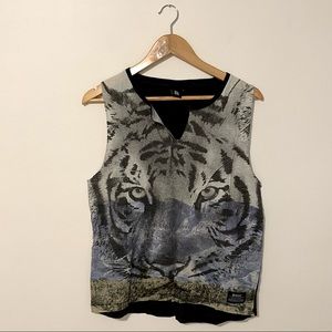 Insight Sleeveless Lion Shirt